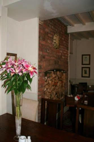 The Cross Keys Hotel Llanymynech Exterior photo